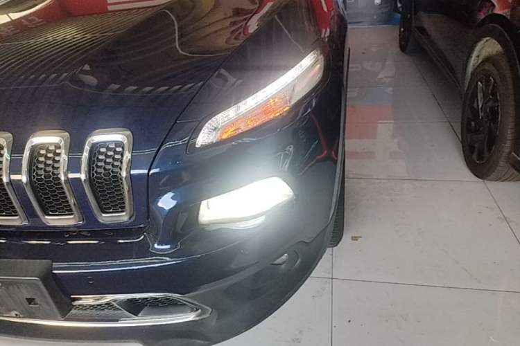 Used Jeep Cherokee 2016 2.4L Professional Edition Left Front Headlight