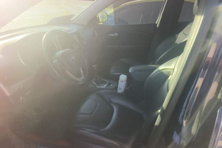 Used Jeep Cherokee 2016 2.4L Professional Smart Version Left Front Seat