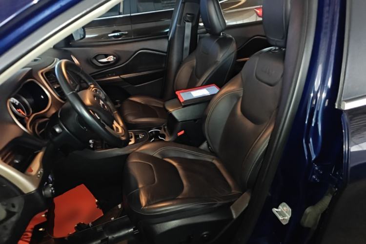 Used Jeep Cherokee 2016 2.0L Superior Edition Left Front Seat