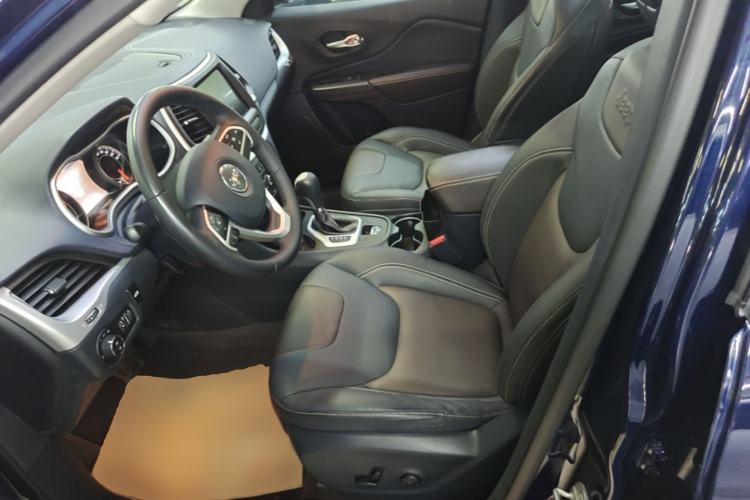 Used Jeep Cherokee 2016 2.4L Leading Smart Version Left Front Seat