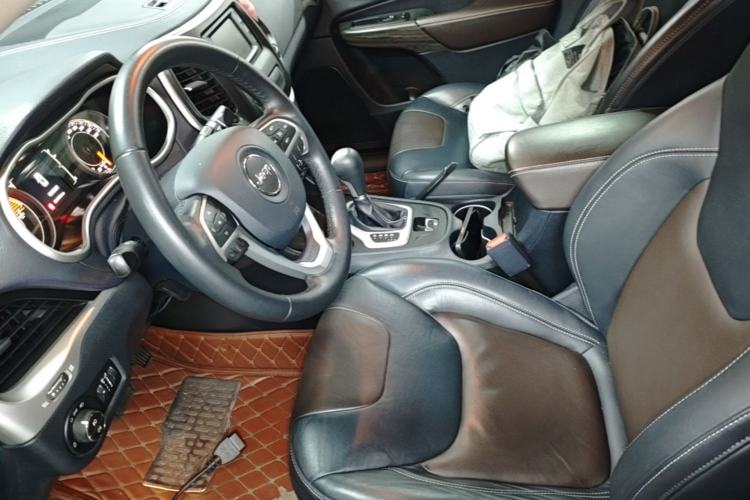 Used Jeep Cherokee 2016 2.4L Leading Edition Left Front Seat