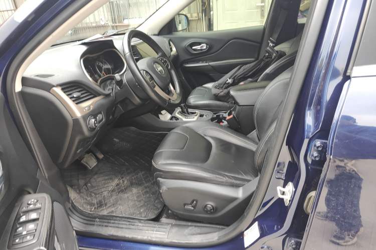 Used Jeep Cherokee 2016 2.4L Leading Edition Left Front Seat