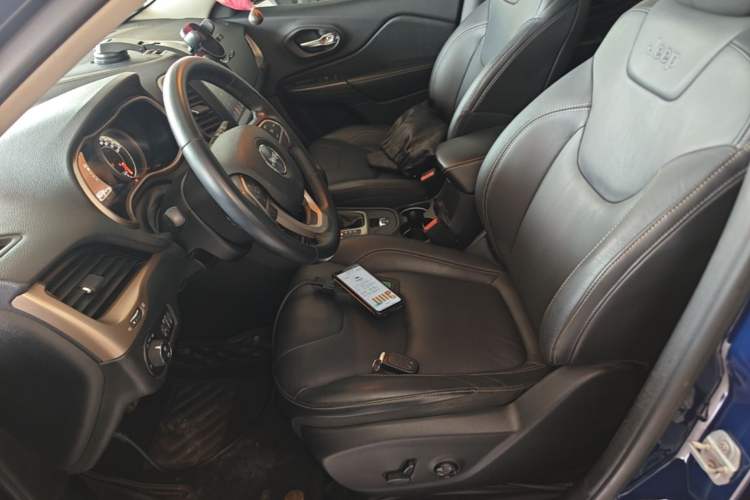 Used Jeep Cherokee 2016 2.0L Superior Edition Left Front Seat