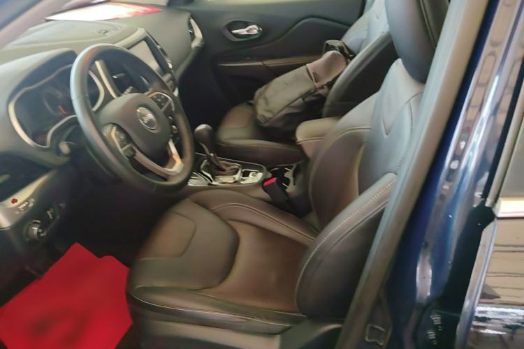 Used Jeep Cherokee 2016 2.4L Superior Edition Left Front Seat