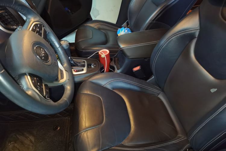 Used Jeep Cherokee 2016 2.4L Professional Smart Version Left Front Seat