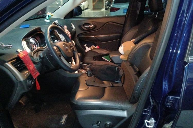 Used Jeep Cherokee 2016 2.0L Superior Edition Left Front Seat