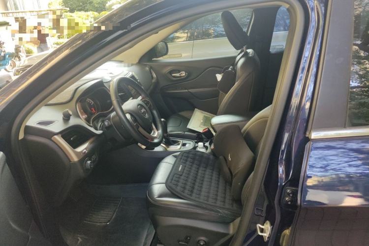Used Jeep Cherokee 2016 2.4L Professional Smart Version Left Front Seat