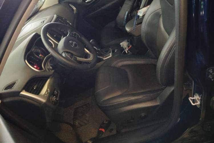 Used Jeep Cherokee 2016 2.4L Leading Edition Left Front Seat