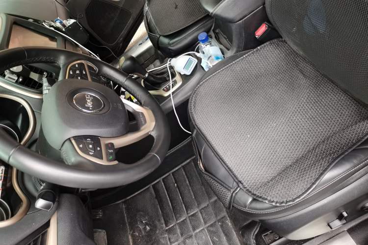 Used Jeep Cherokee 2016 2.4L Professional Edition Left Front Seat