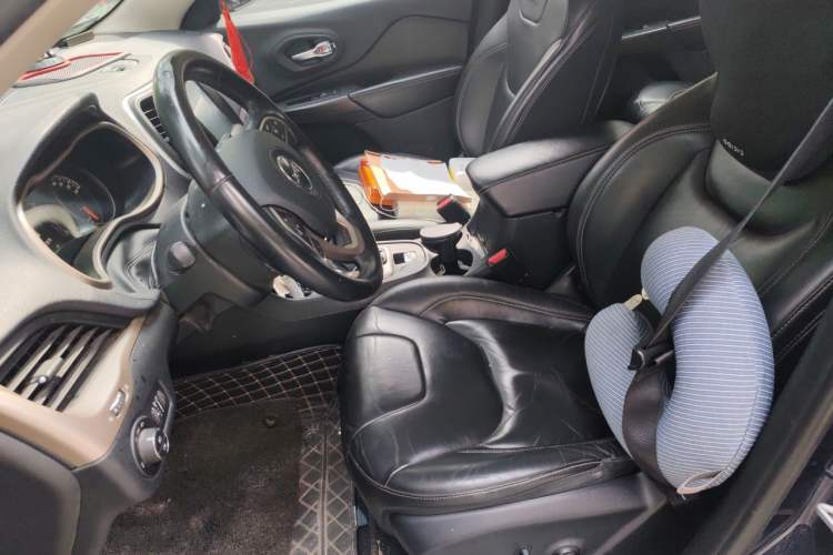 Used Jeep Cherokee 2016 2.4L Leading Smart Version Left Front Seat