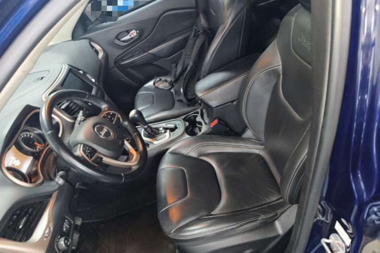 Used Jeep Cherokee 2016 2.0L Superior Edition Left Front Seat