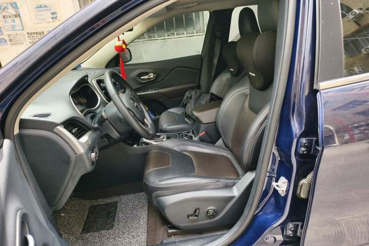 Used Jeep Cherokee 2016 2.4L Leading Edition Left Front Seat