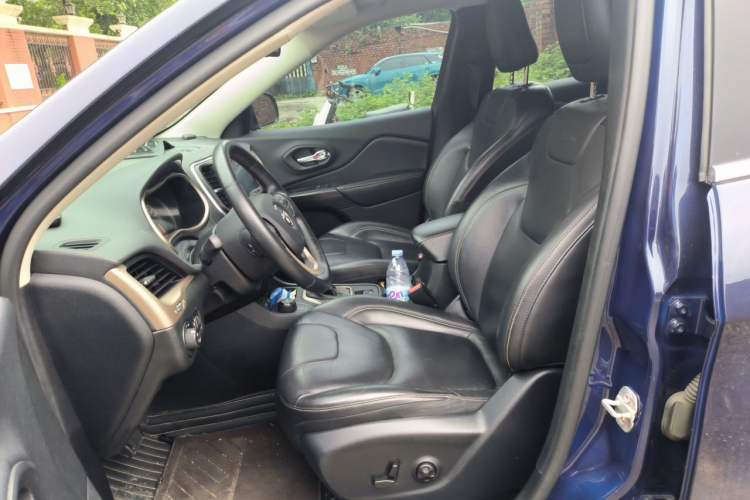 Used Jeep Cherokee 2016 2.4L Professional Edition Left Front Seat
