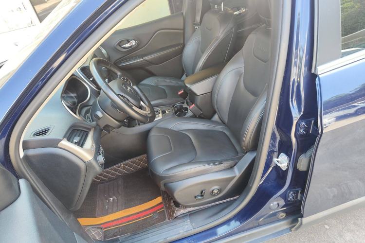 Used Jeep Cherokee 2016 2.4L Leading Smart Version Left Front Seat