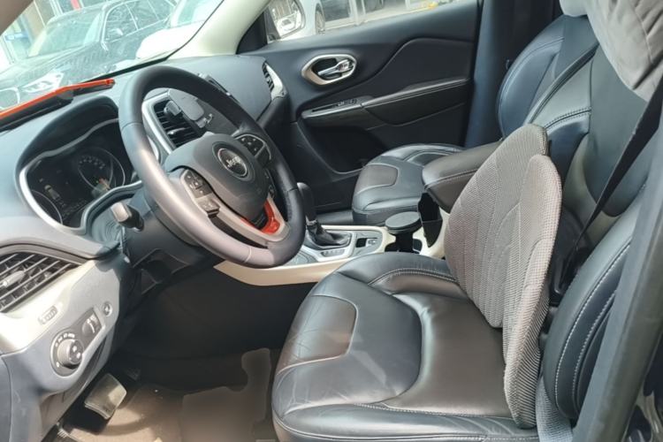 Used Jeep Cherokee 2016 2.4L Superior Edition Left Front Seat