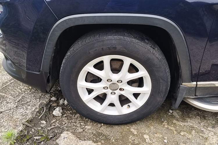Used Jeep Cherokee 2016 2.0L Leading Edition Left Front Wheel Hub