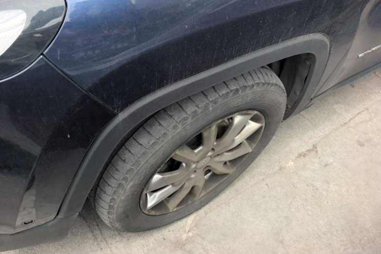 Used Jeep Cherokee 2016 2.4L Superior Edition Left Front Wheel Hub