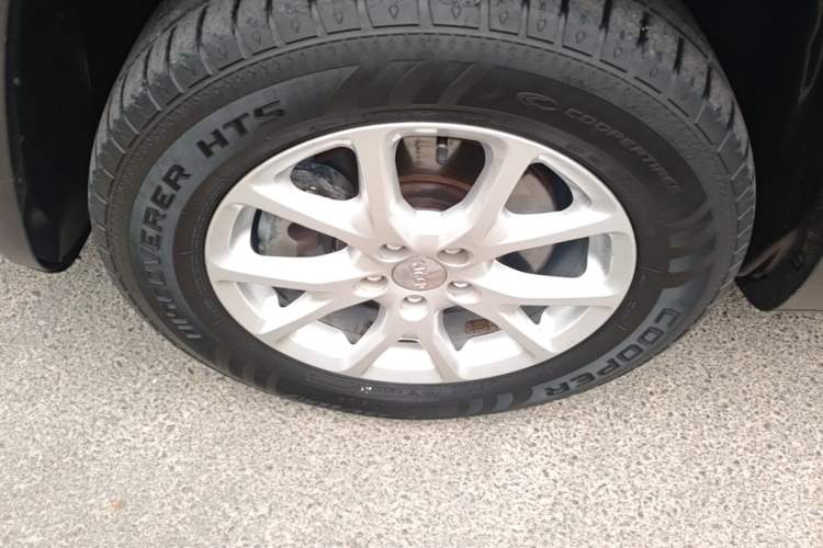Used Jeep Cherokee 2016 2.4L Professional Smart Version Left Front Wheel Hub