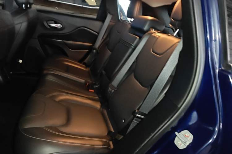 Used Jeep Cherokee 2016 2.0L Superior Edition Left Rear Seat