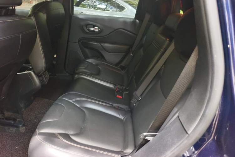 Used Jeep Cherokee 2016 2.0L Superior Edition Left Rear Seat