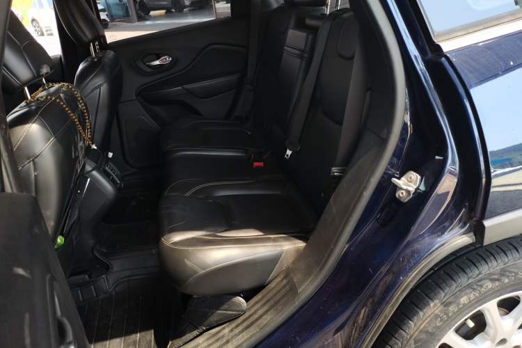Used Jeep Cherokee 2016 2.4L Professional Smart Version Left Rear Seat