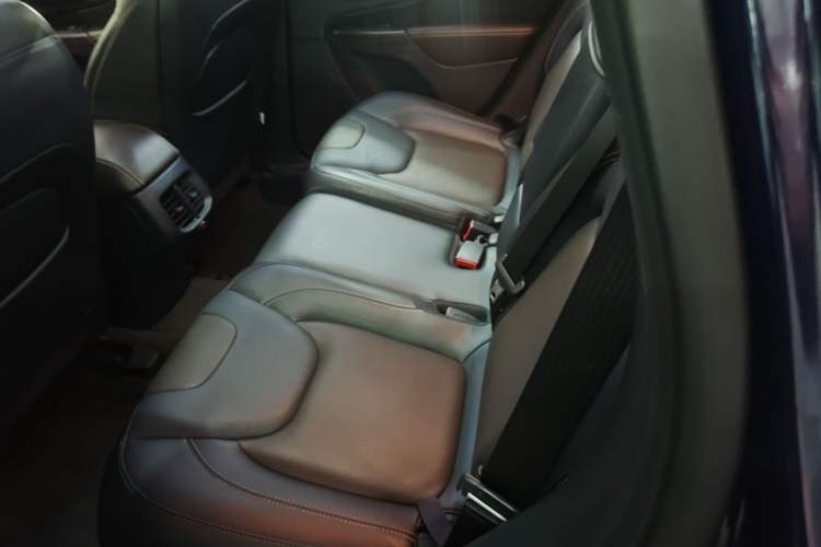 Used Jeep Cherokee 2016 2.4L Leading Smart Version Left Rear Seat