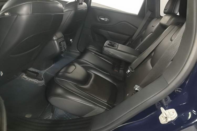 Used Jeep Cherokee 2016 2.4L Leading Smart Version Left Rear Seat