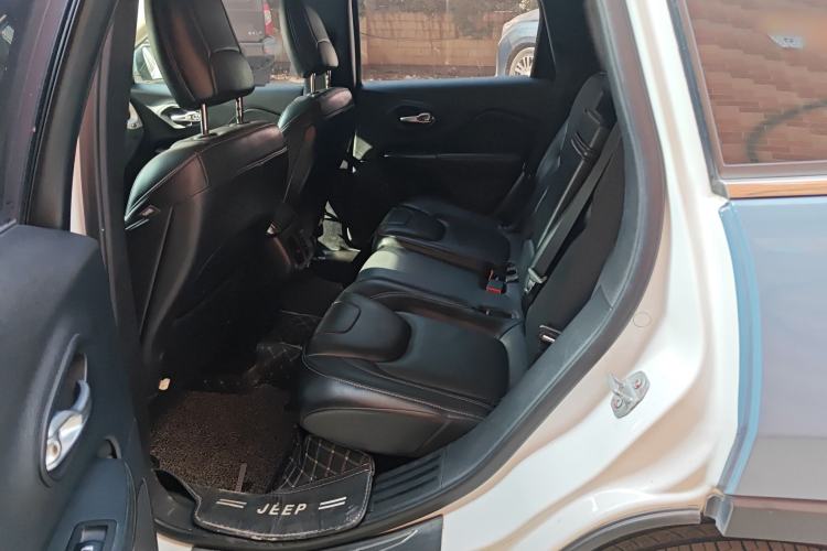 Used Jeep Cherokee 2016 2.4L Leading Edition Left Rear Seat