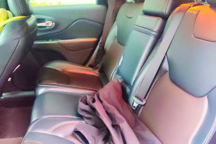 Used Jeep Cherokee 2016 2.4L Leading Smart Version Left Rear Seat