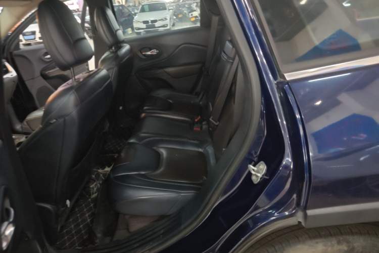 Used Jeep Cherokee 2016 2.4L Superior Edition Left Rear Seat