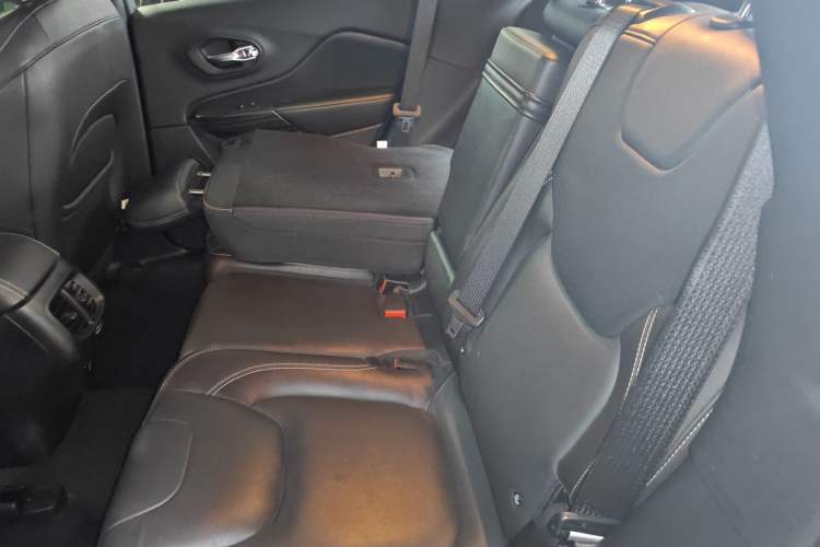 Used Jeep Cherokee 2016 2.4L Superior Edition Left Rear Seat
