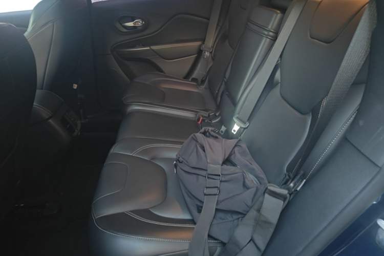Used Jeep Cherokee 2016 2.0L Superior Edition Left Rear Seat