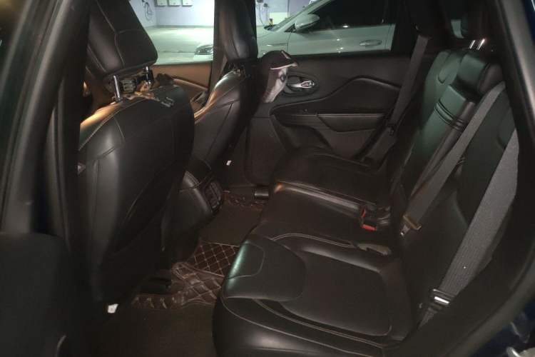 Used Jeep Cherokee 2016 2.0L Superior Edition Left Rear Seat
