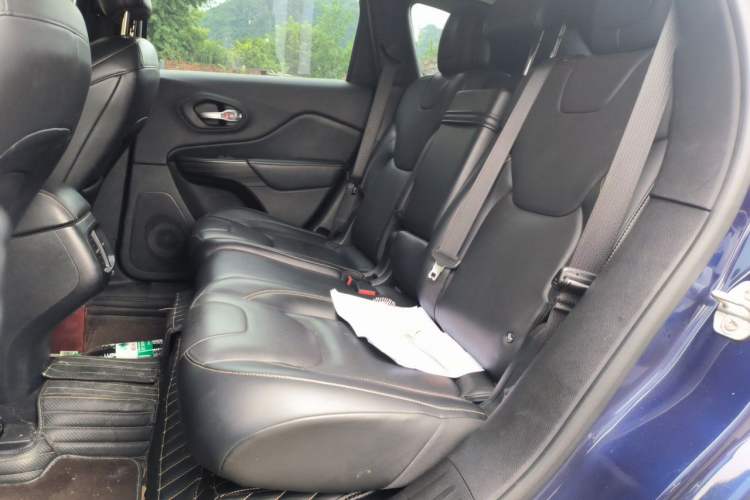 Used Jeep Cherokee 2016 2.4L Professional Edition Left Rear Seat