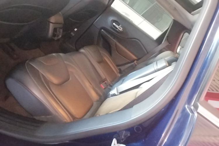 Used Jeep Cherokee 2016 2.4L Professional Edition Left Rear Seat