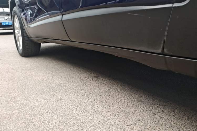 Used Jeep Cherokee 2016 2.4L Professional Smart Version Left Side Sill