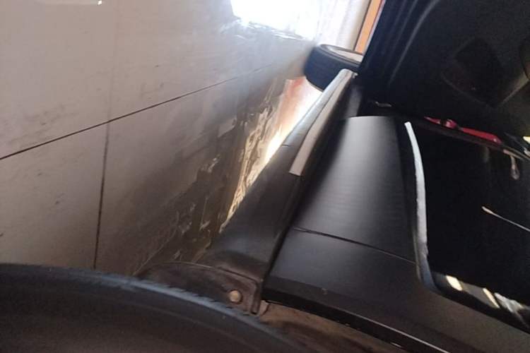Used Jeep Cherokee 2016 2.4L Professional Edition Left Side Sill