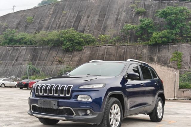 Used Jeep Cherokee 2016 2.4L Professional Smart Version