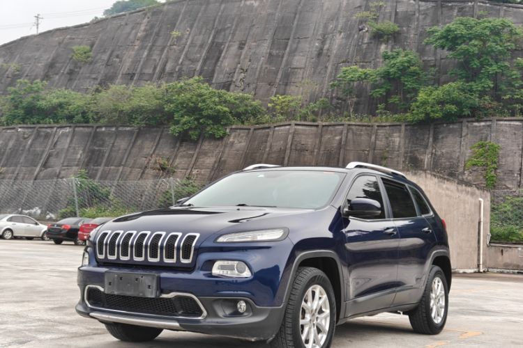 Used Jeep Cherokee 2016 2.4L Professional Smart Version Guazi used car, China used car export, Used car for sale, Used  cars, Cheapest cars for sale