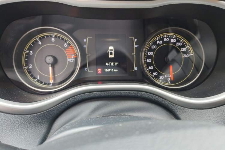 Used Jeep Cherokee 2016 2.4L Leading Edition Odometer Close Up
