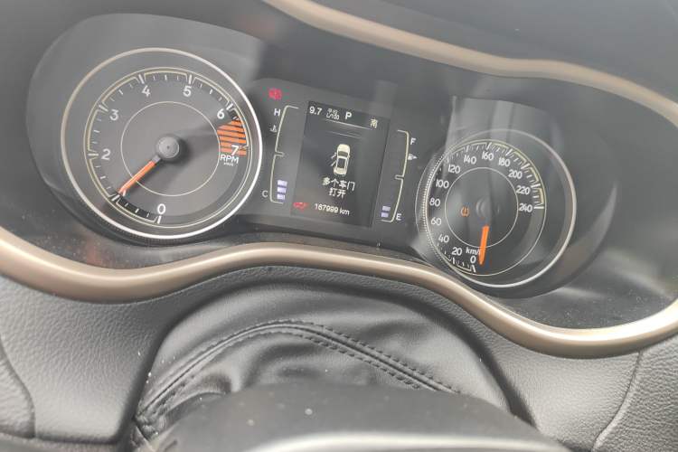 Used Jeep Cherokee 2016 2.4L Leading Edition Odometer Close Up