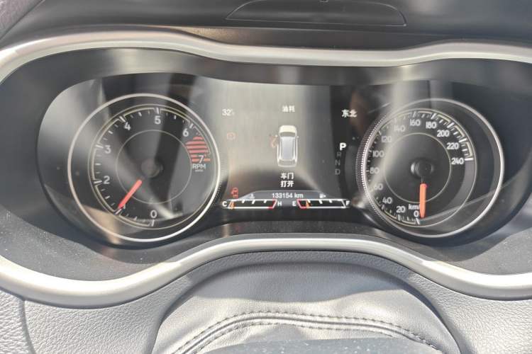 Used Jeep Cherokee 2016 2.4L Superior Edition Odometer Close Up