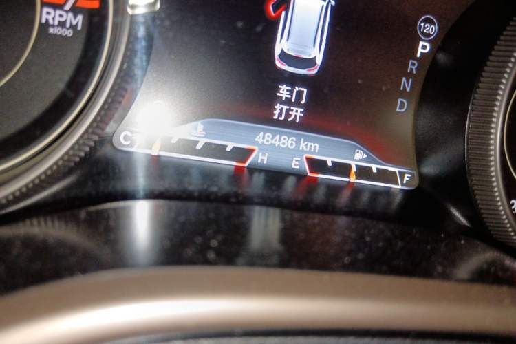 Used Jeep Cherokee 2016 2.0L Superior Edition Odometer Close Up