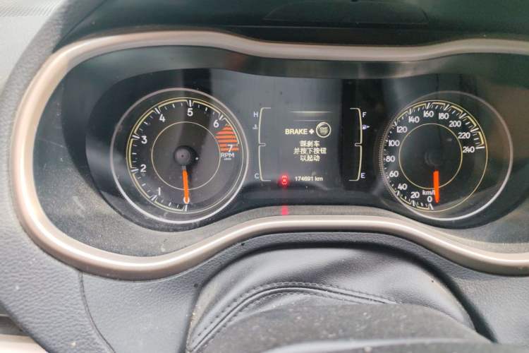 Used Jeep Cherokee 2016 2.4L Leading Smart Version Odometer Close Up
