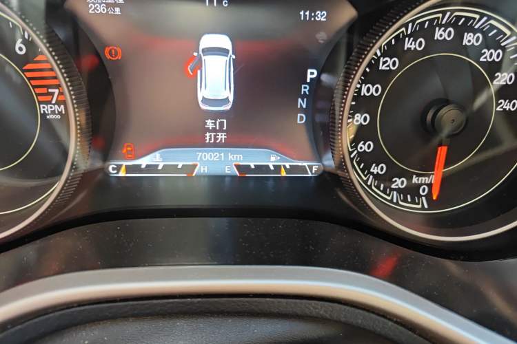 Used Jeep Cherokee 2016 2.4L Leading Edition Odometer Close Up