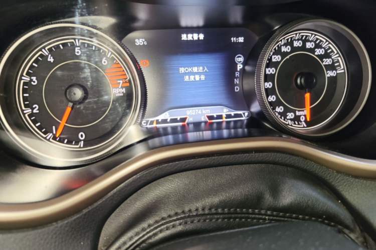 Used Jeep Cherokee 2016 2.0L Superior Edition Odometer Close Up