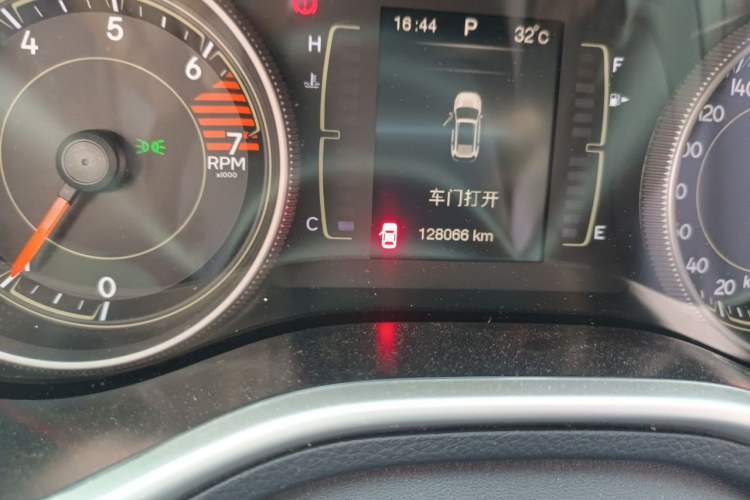 Used Jeep Cherokee 2016 2.4L Leading Edition Odometer Close Up