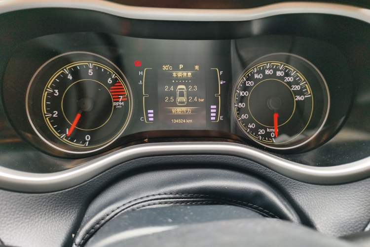 Used Jeep Cherokee 2016 2.4L Leading Edition Odometer Close Up