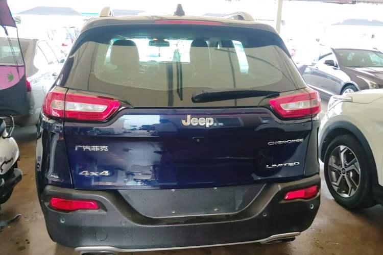 Used Jeep Cherokee 2016 2.4L Superior Edition Rear