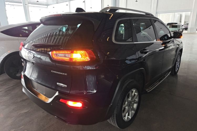 Used Jeep Cherokee 2016 2.0L Superior Edition Rear Right 45 Deg